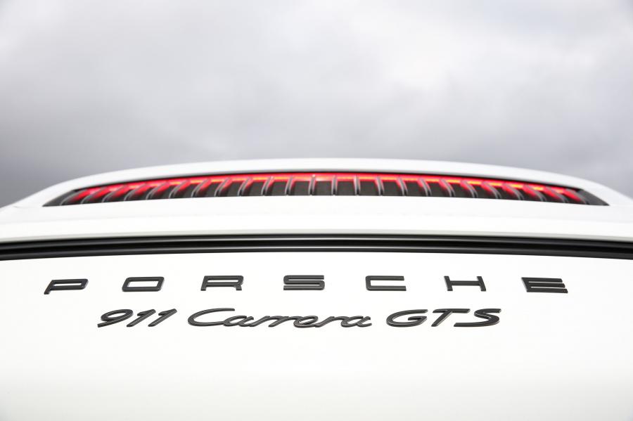 Логотип Porsche 911 Carrera GTS Cabriolet 2017 года  (AU) (фото 2 из 11)
